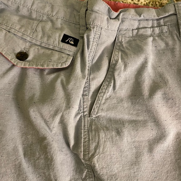 Quicksilver men’s shorts. Light gray-blue w/flecks. 99% cotton blend Size 28-EUC - Picture 7 of 7